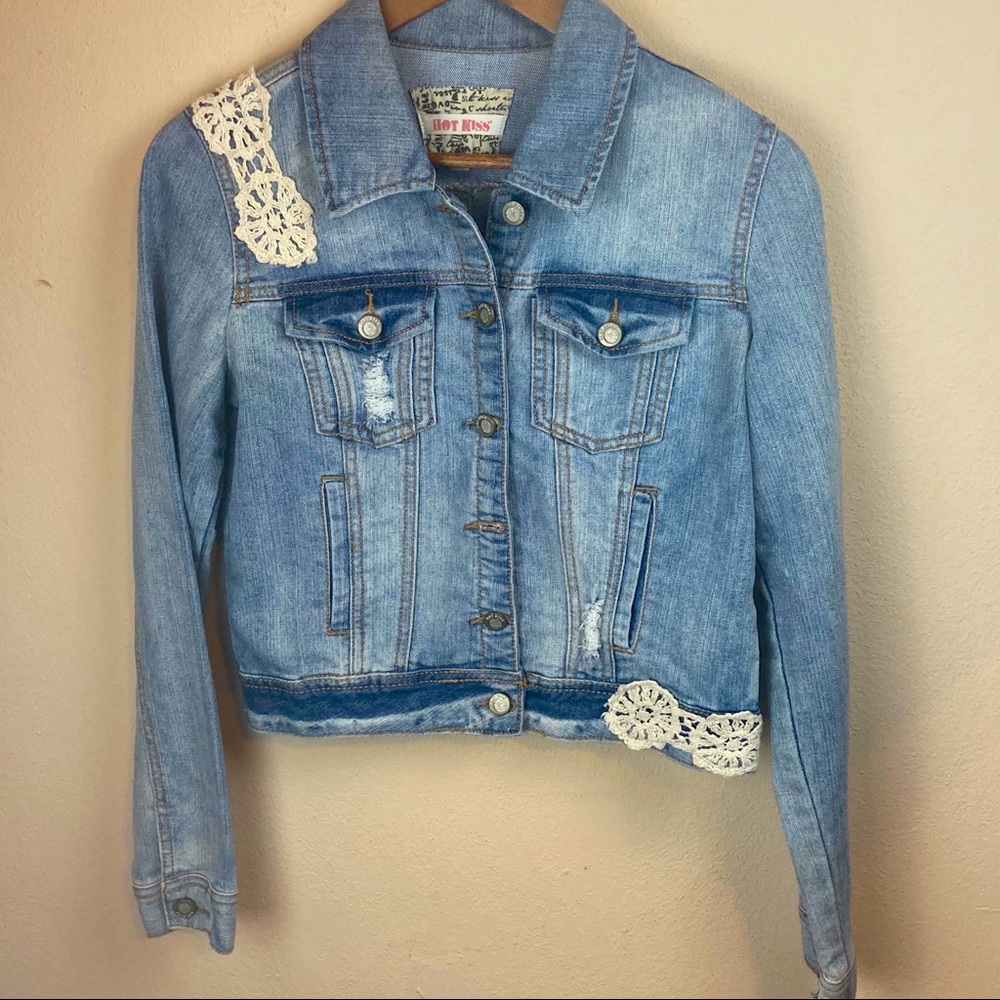Hot kiss denim jacket women’s medium